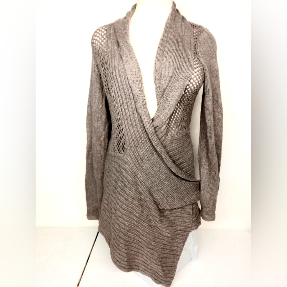 Medium cold water Creek, slimming Cardigan sweater